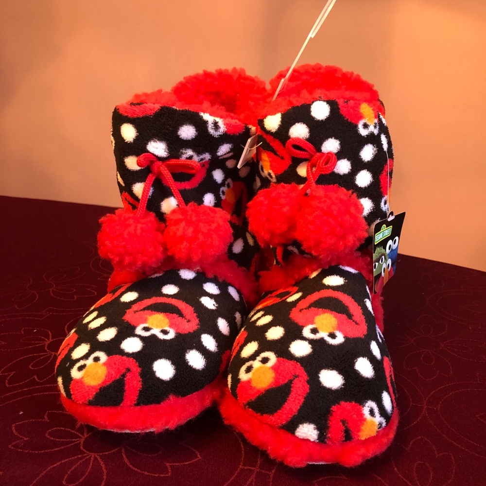 NWT sesame Street Elmo slippers